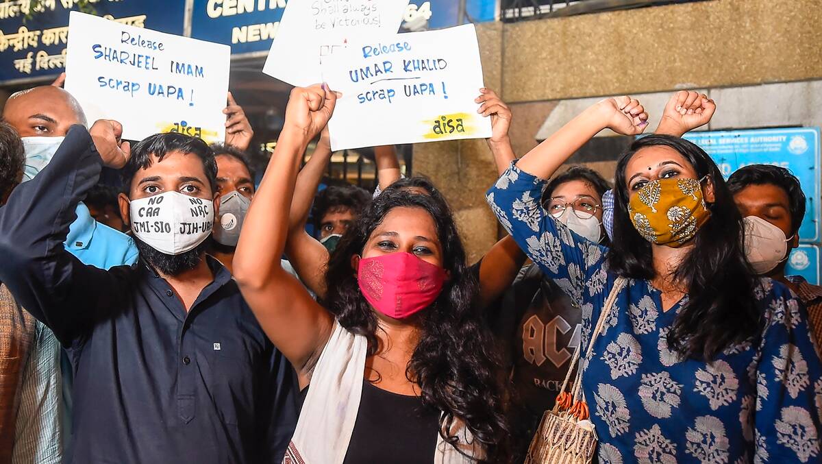 The Global Times | न्यायालये कात टाकतात तेव्हा...