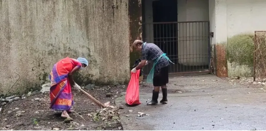 The Global Times | पेण  उपजिल्हा रुग्णालयाचे स्वच्छता करण्यास सुरुवात.